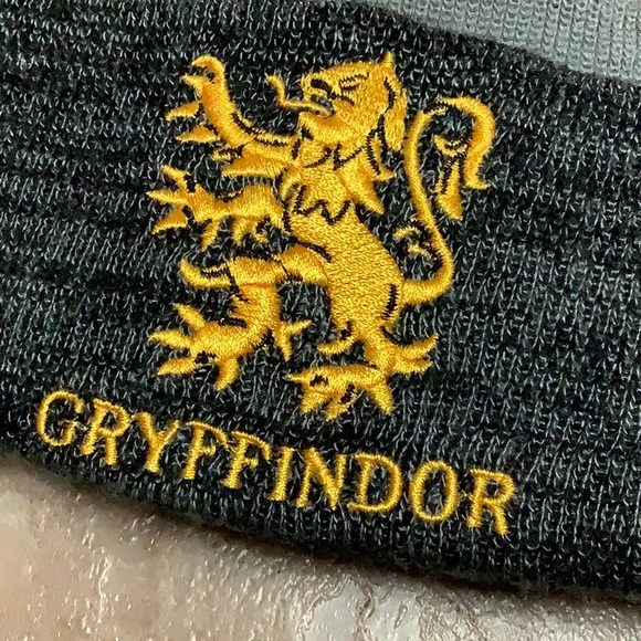 Gryffindor Harry Potter winter beanie hat - Picture 3 of 6